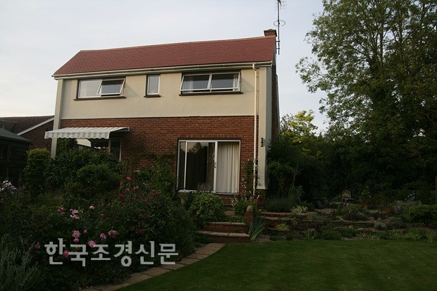 [가든 포트폴리오] 손 때 묻은 영국의 개인정원을 거닐다
